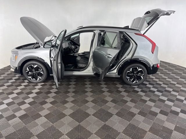 Used 2023 Gray Kia Wind image 10