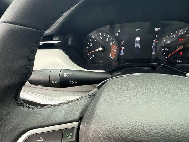 Used 2025 White Jeep Limited image 36