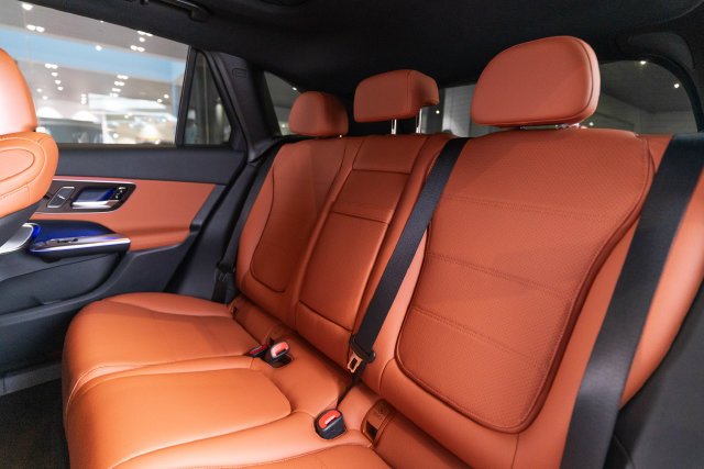 New 2027 Polar White Mercedes-Benz GLC 300 image 67