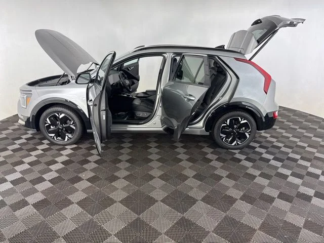 Used 2023 Gray Kia Wind image 10