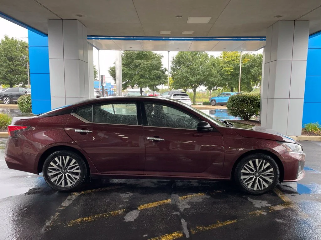 Used 2024 Red Nissan 2.5 SV image 6