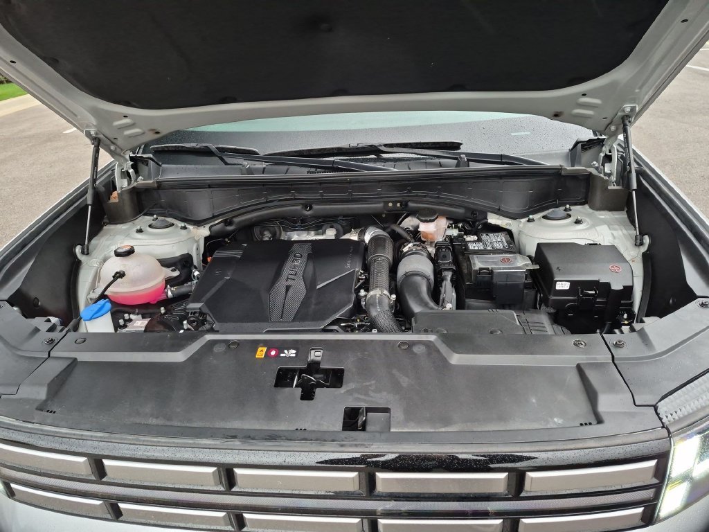 Used 2024 Silver Hyundai SEL image 33