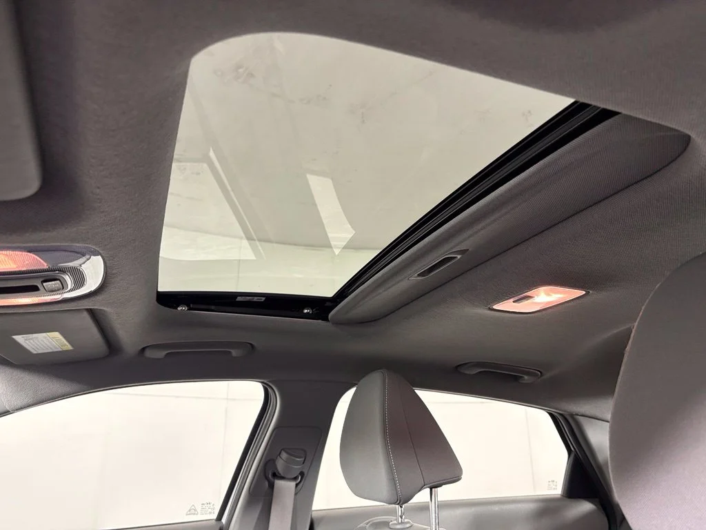 Used 2024 White Hyundai SEL image 19