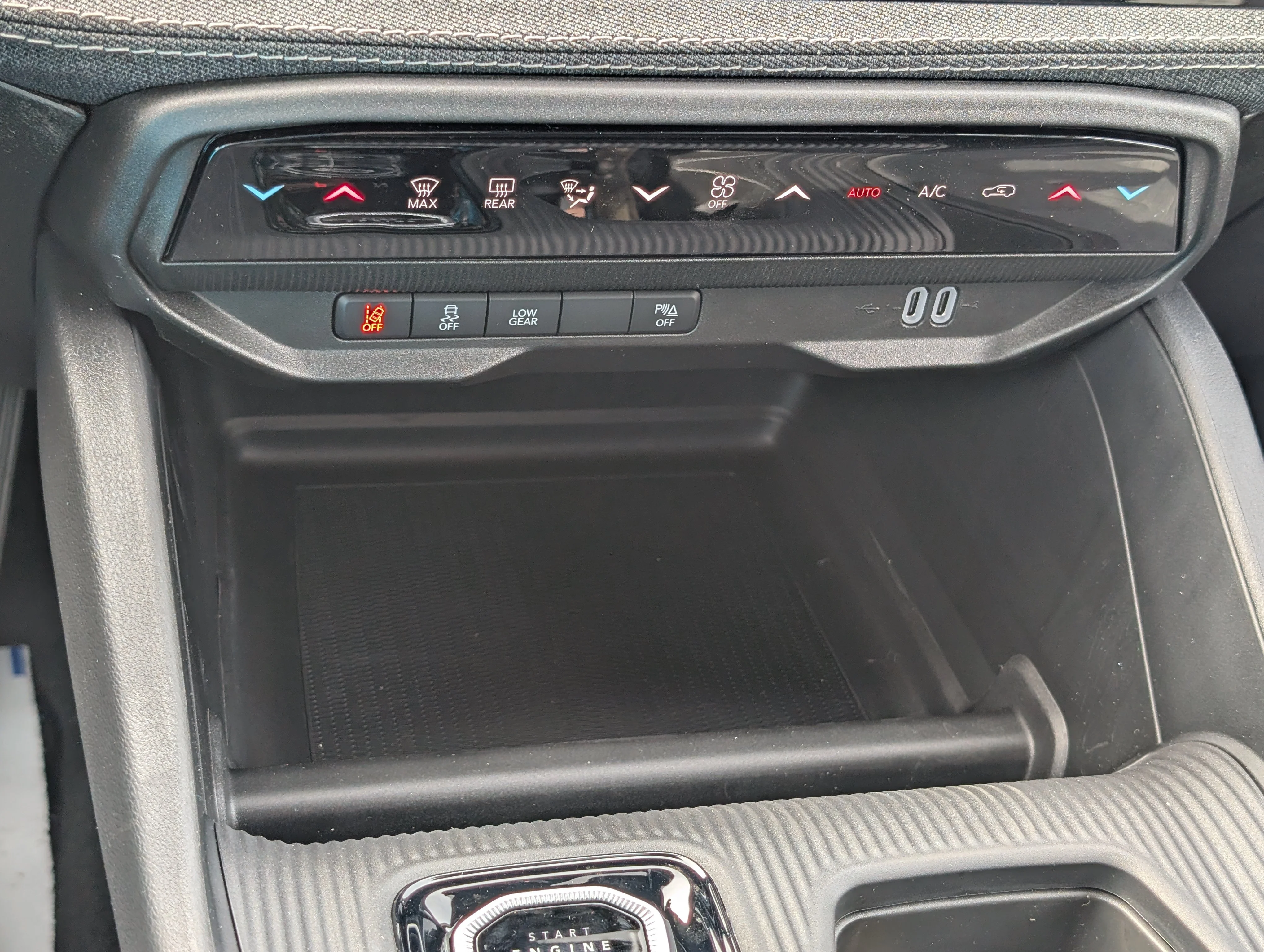 New 2026 Diamond Black Crystal Pearl Jeep Laredo image 28