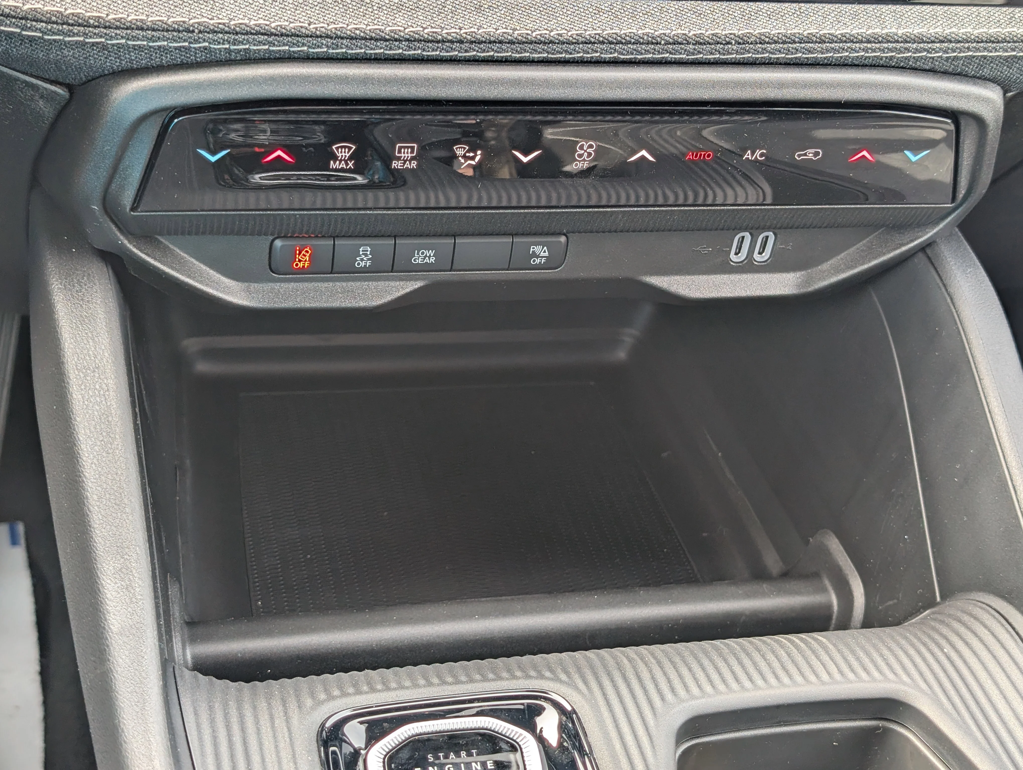 New 2026 Diamond Black Crystal Pearl Jeep Laredo image 28