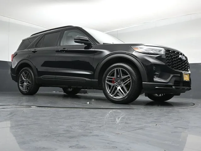 Certified Used 2025 Agate Black Metallic Ford ST-Line image 39