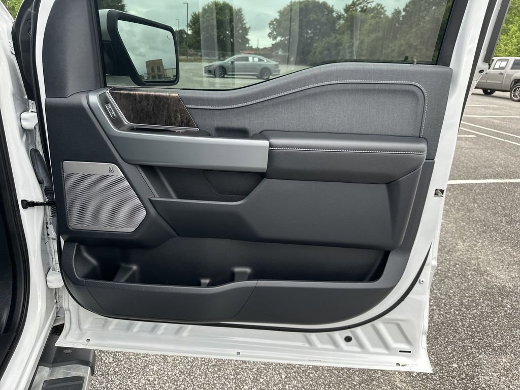 Used 2022 White Ford Lariat image 35