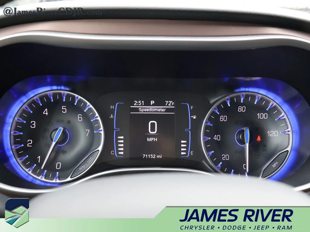 Used 2023 White Chrysler LX image 29