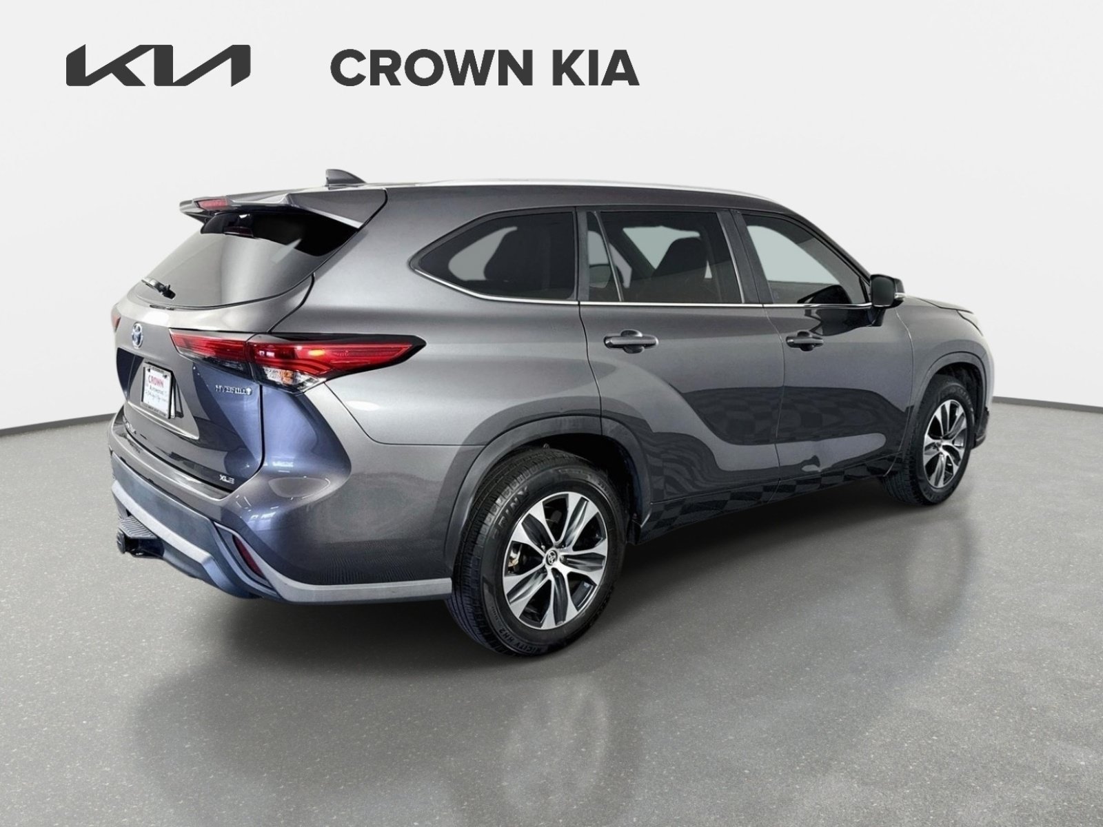 Used 2023 Magnetic Gray Metallic Toyota Hybrid XLE image 5