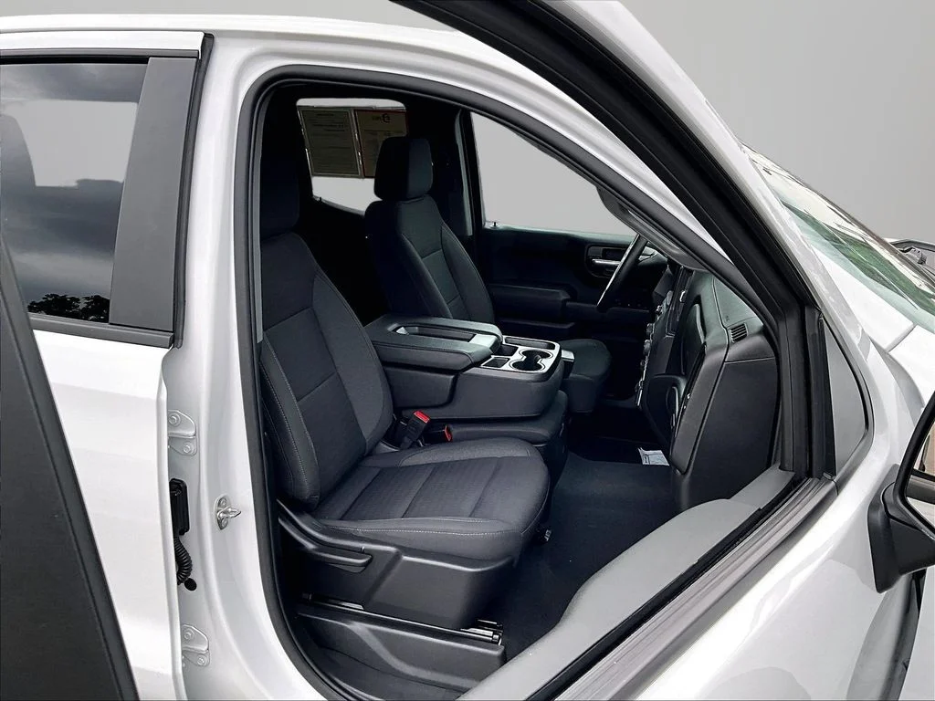 Used 2023 White Chevrolet Custom image 8