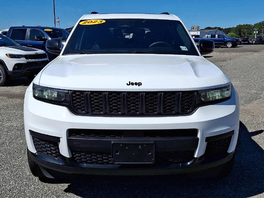 Used 2023 Bright White Clearcoat Jeep Altitude image 4