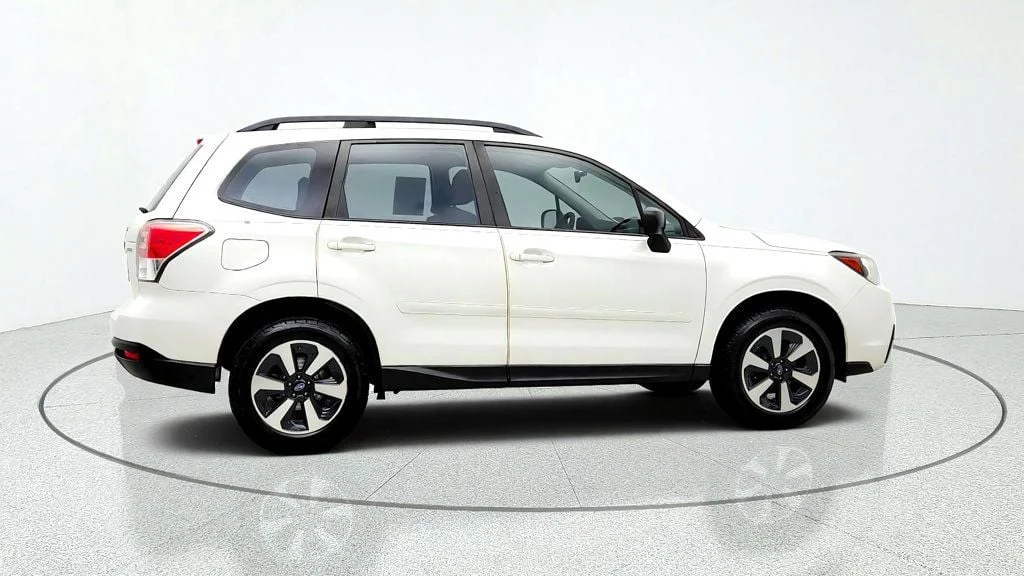 Used 2018 Crystal White Pearl Subaru 2.5i CVT w/ Alloy Wheel Package image 4