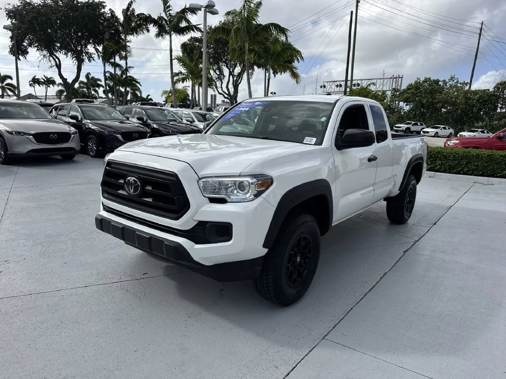 Used 2020 Super White Toyota SR image 9