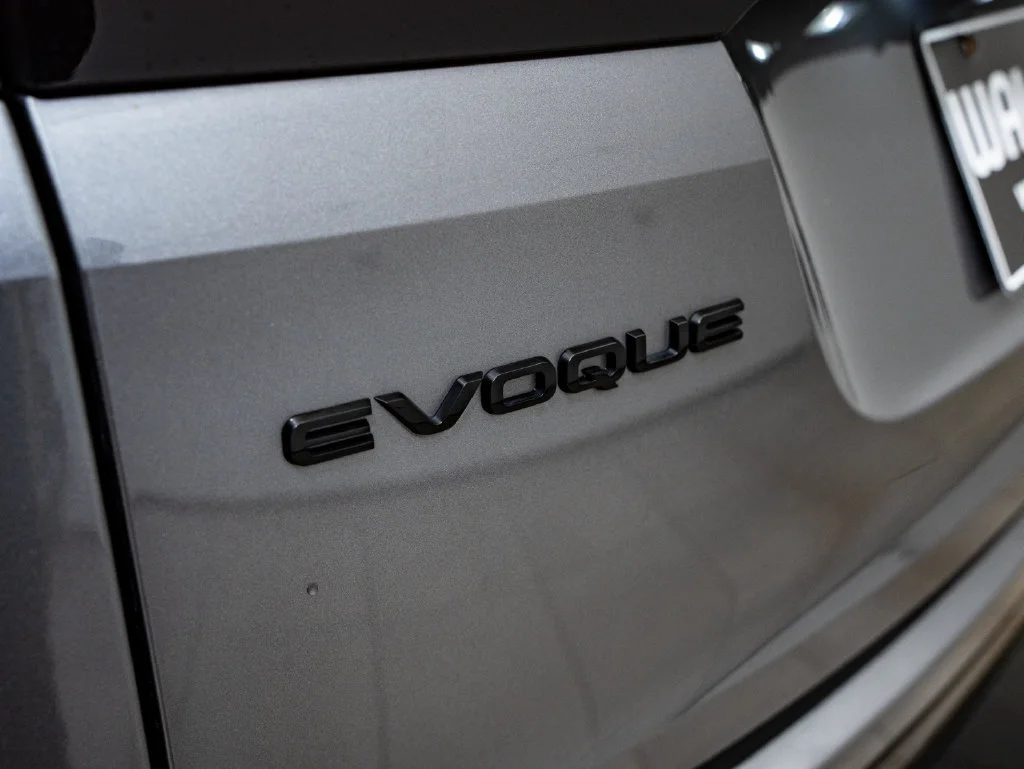 Used 2024 Eiger Gray Metallic Land Rover Dynamic image 19