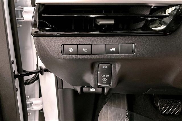 New 2026 Everest White Pearl/Black Nissan Platinum image 33