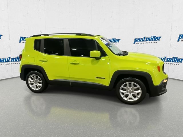 Used 2017 Hypergreen Clearcoat Jeep Latitude image 13
