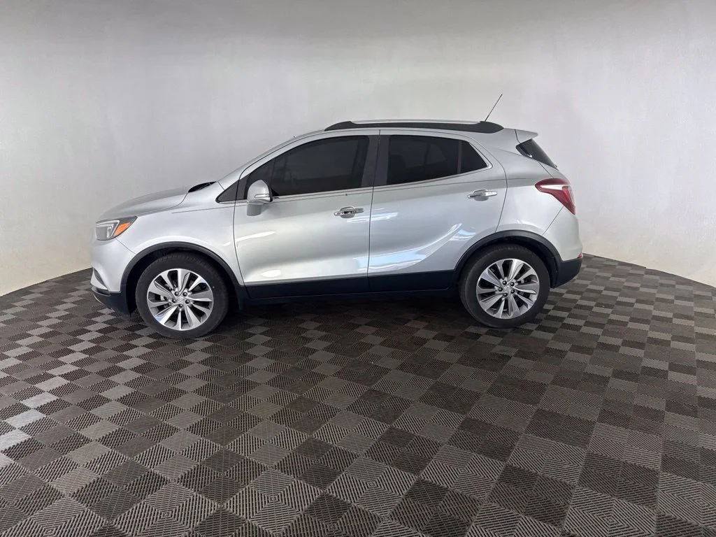 Used 2018 Silver Buick Preferred image 9