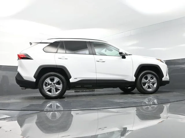 Used 2025 White Toyota XLE image 39