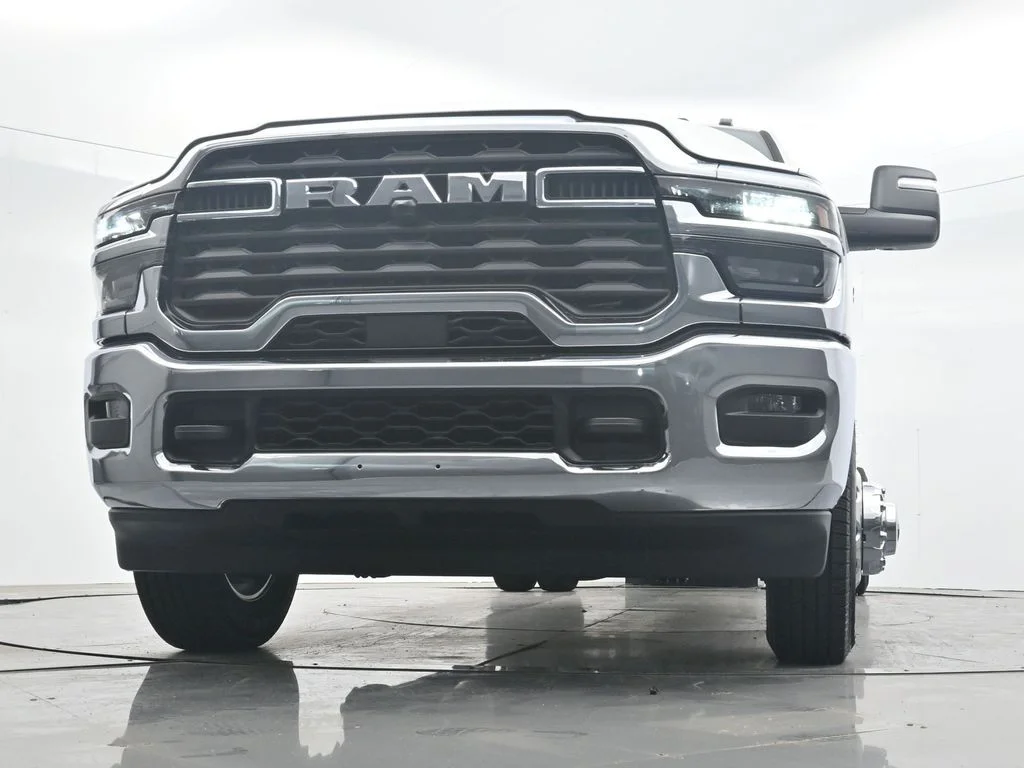New 2026 Bright White Clear-Coat Exterior Paint RAM Tradesman image 34