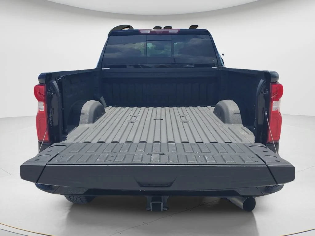 Used 2024 Black Chevrolet High Country image 9
