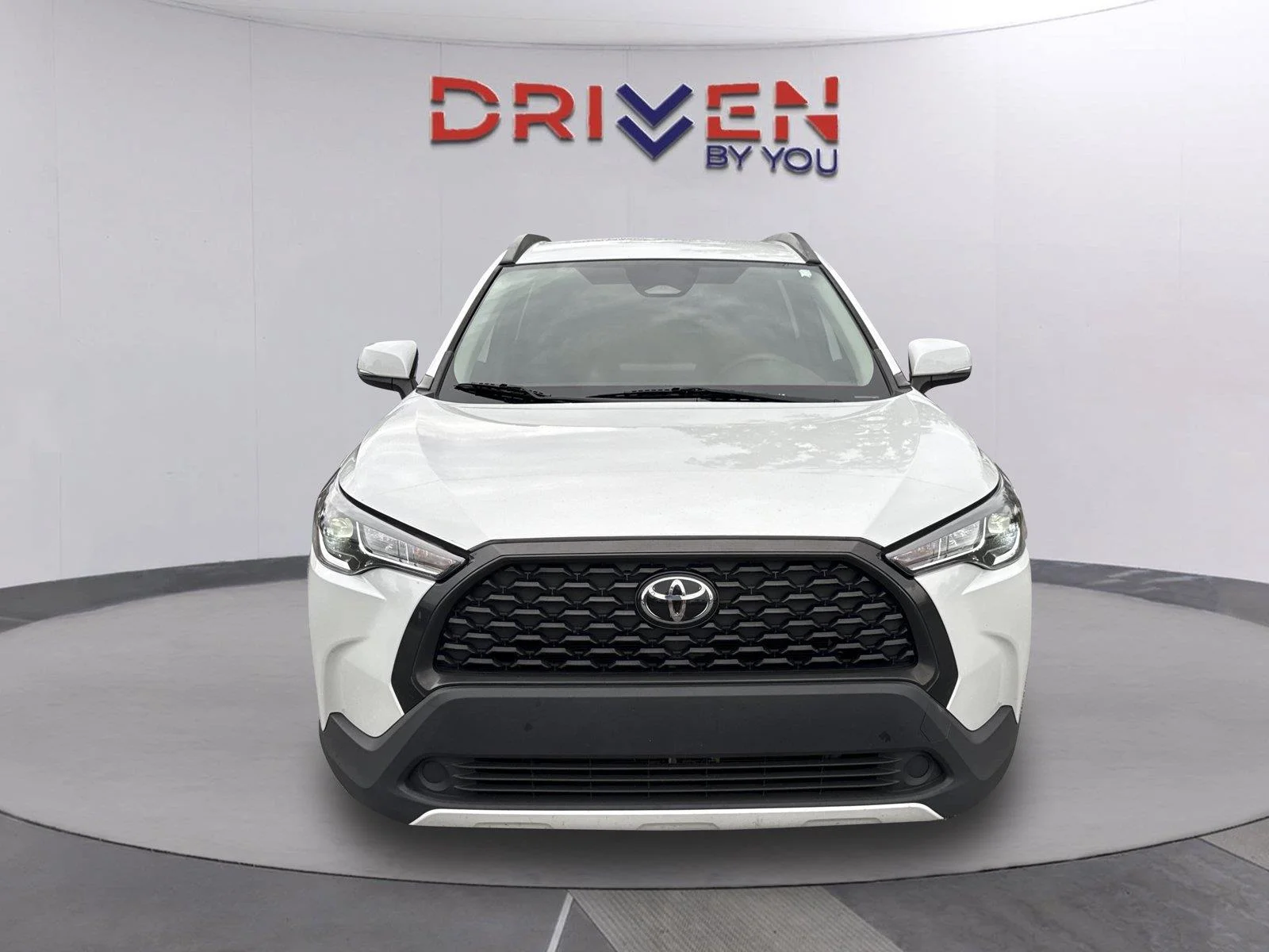 Used 2024 Wind Chill Pearl Toyota LE image 8