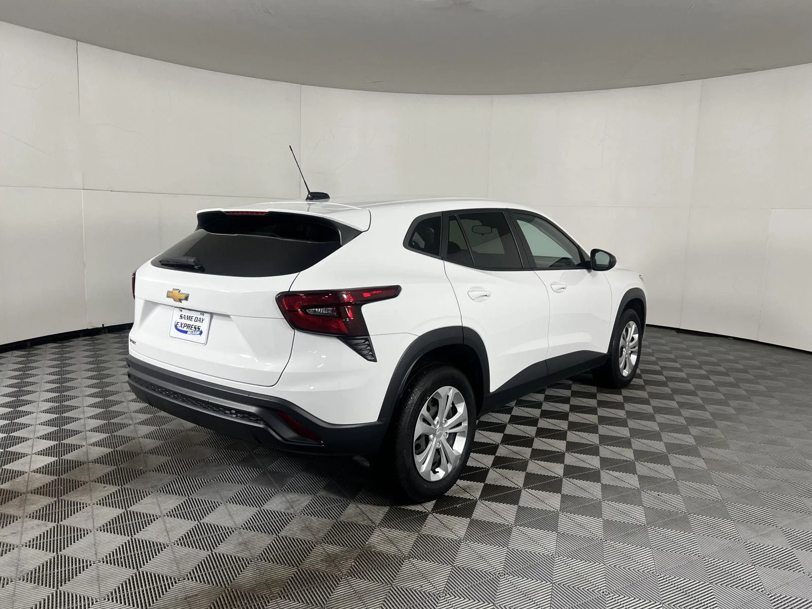 Used 2024 Summit White Chevrolet LS image 6