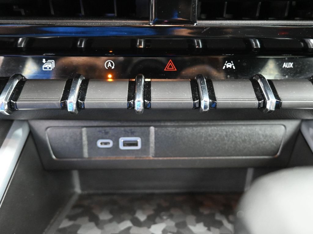 2023 Chevrolet Colorado Z71 - Photo 12