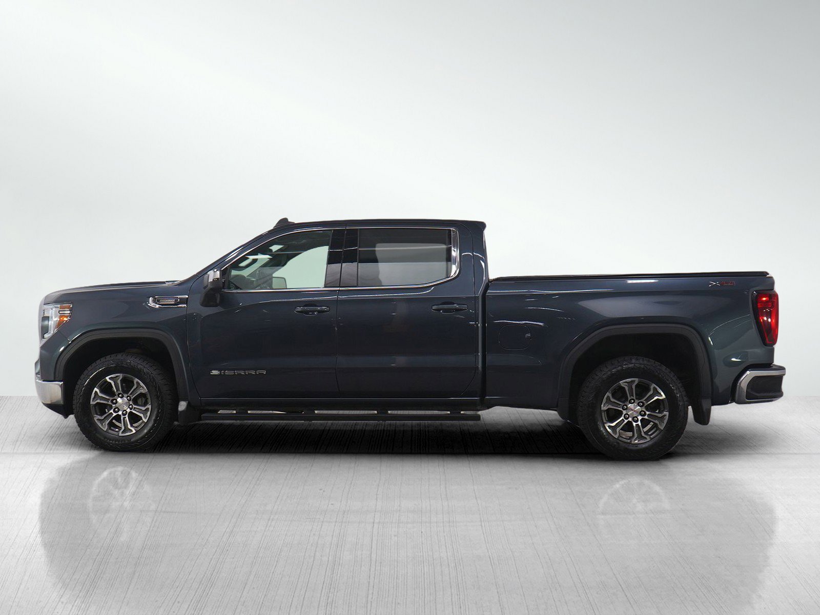 Used 2021 GMC Sierra 1500 SLE with VIN 1GTU9BET1MZ426674 for sale in White Bear Lake, Minnesota