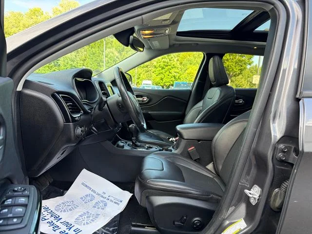 Used 2019 Granite Crystal Clearcoat Metallic Jeep  image 9
