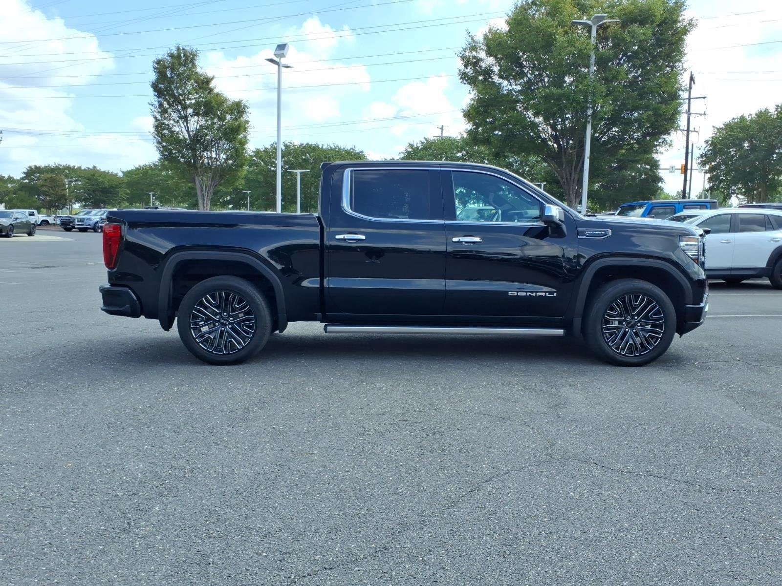 Used 2022 Onyx Black GMC Denali Ultimate image 13