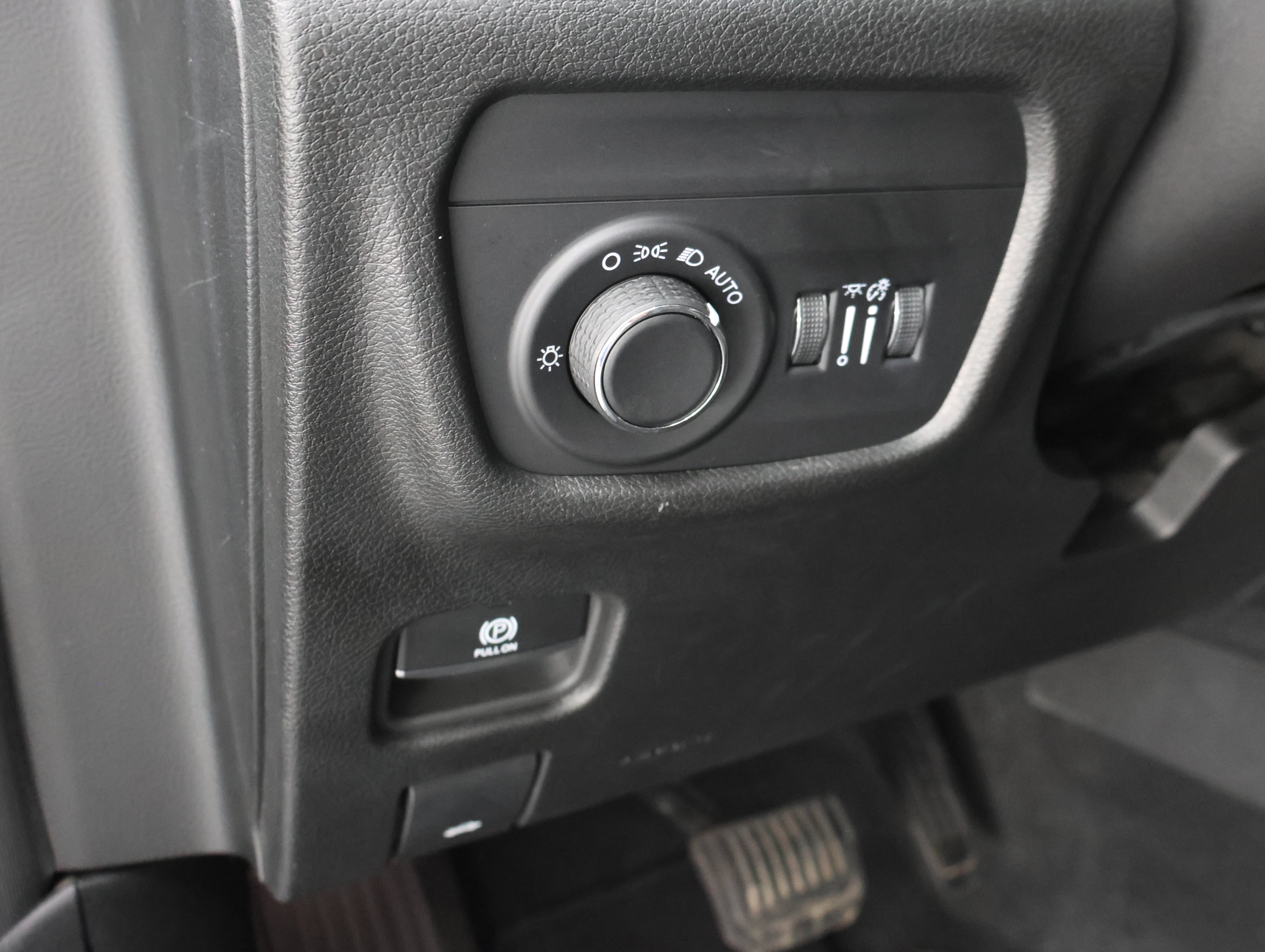 Used 2023 Diamond Black Crystal Pearlcoat Jeep 4x4 Altitude: ALTITUDE-4WD-MOON-HEATED SEATS-NEW TIRES-BACKUP CAM-1 OWNER image 41