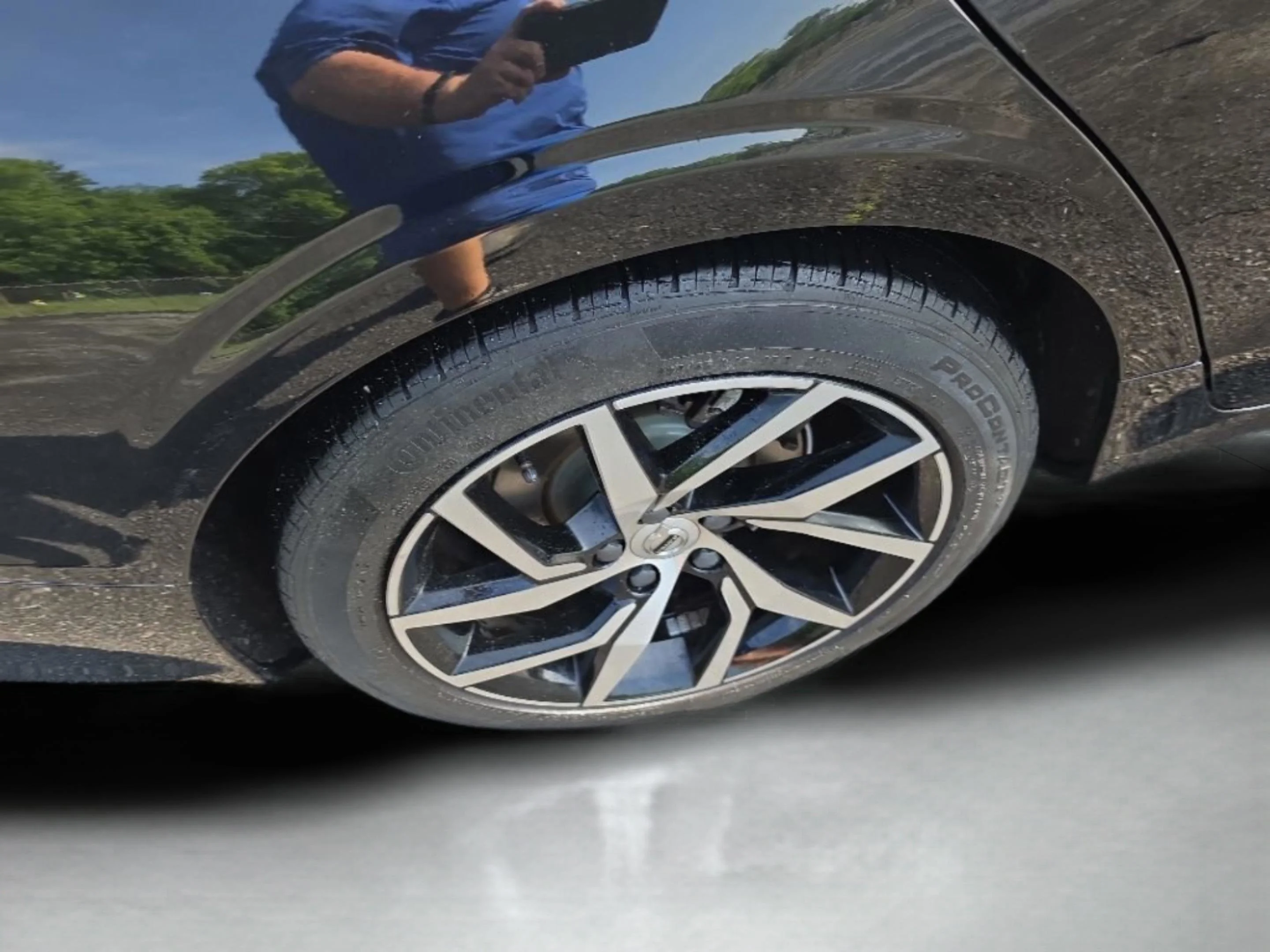 Used 2020 Black Volvo Momentum image 32