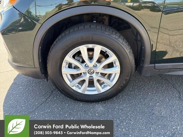 Used 2018 Green Nissan SV image 9
