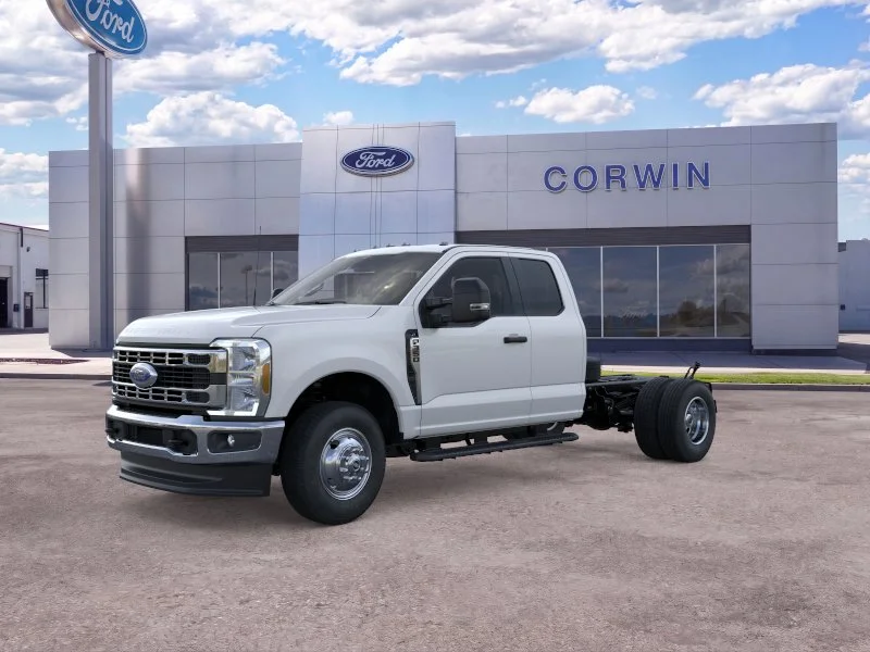 New 2026 Oxford White Ford F-350® XL image 3