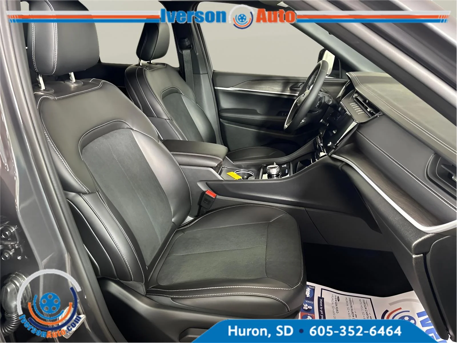 New 2026 Baltic Gray Metallic Clear-Coat Exterior Paint Jeep Laredo Altitude image 30