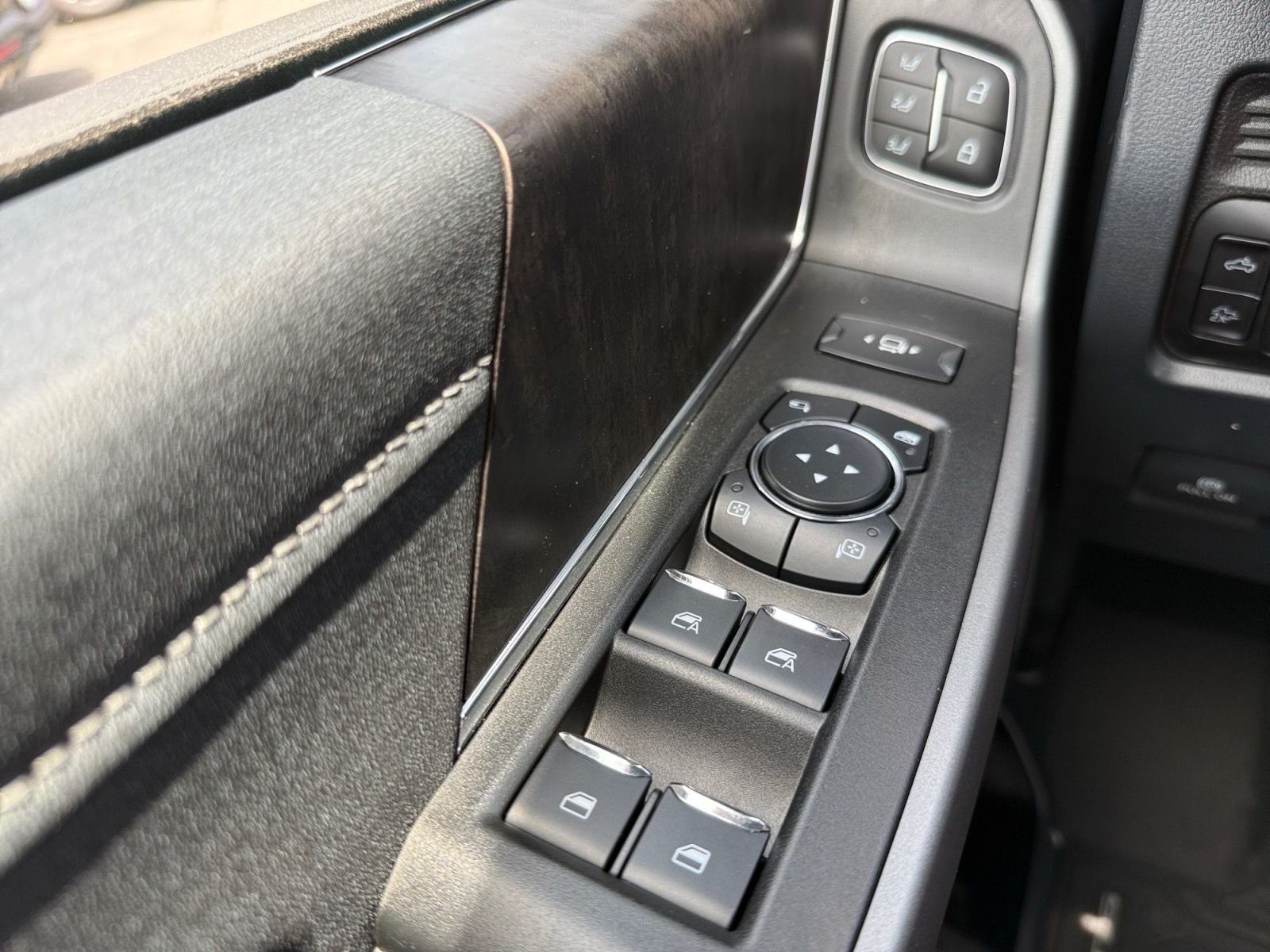 Used 2026 Blue Metallic Ford Lariat image 28