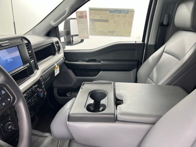 2025 Ford F-350 Super Duty Chassis Cab XL - Photo 13