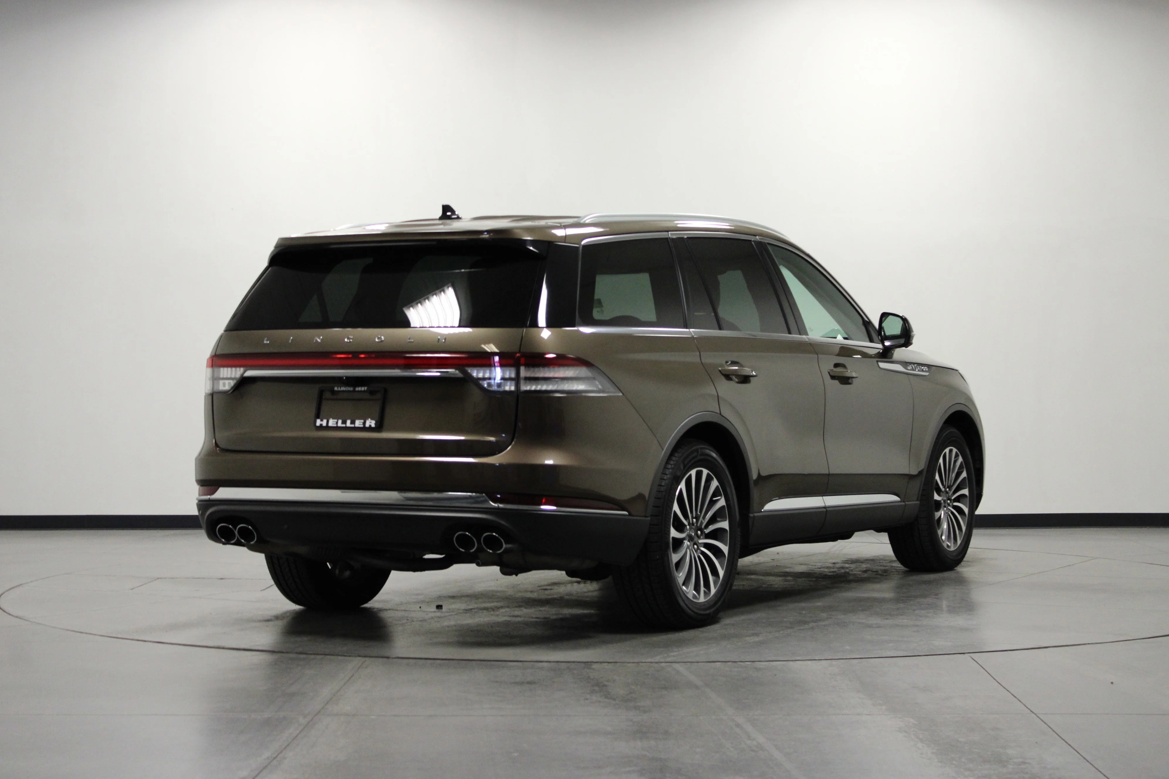 Used 2022 Bronze Smoke Metallic Clearcoat Lincoln Reserve image 4