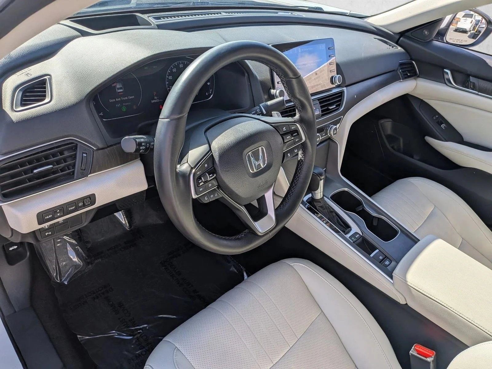 Used 2018 White Honda Touring 1.5T image 10