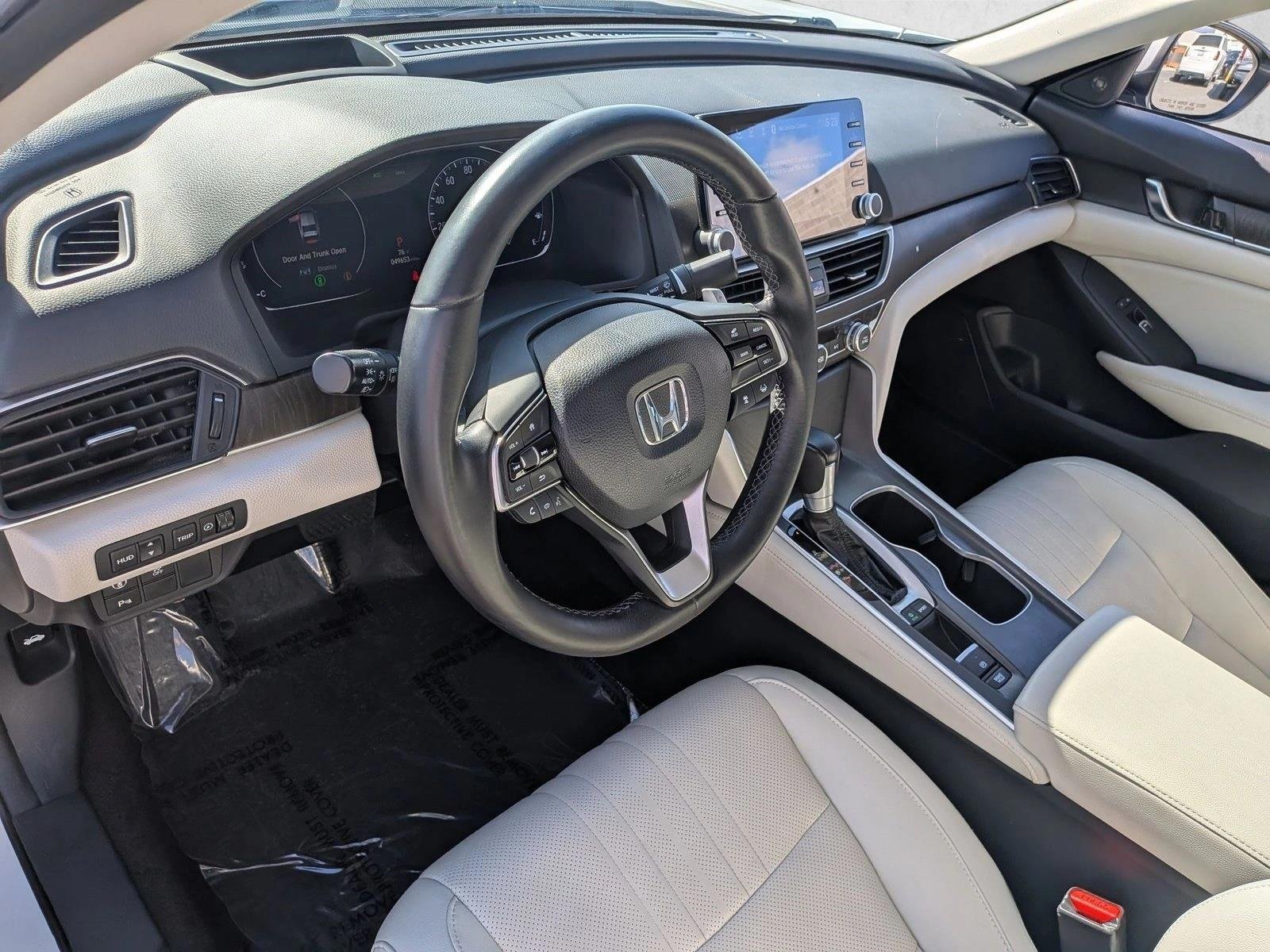 Used 2018 White Honda Touring 1.5T image 10