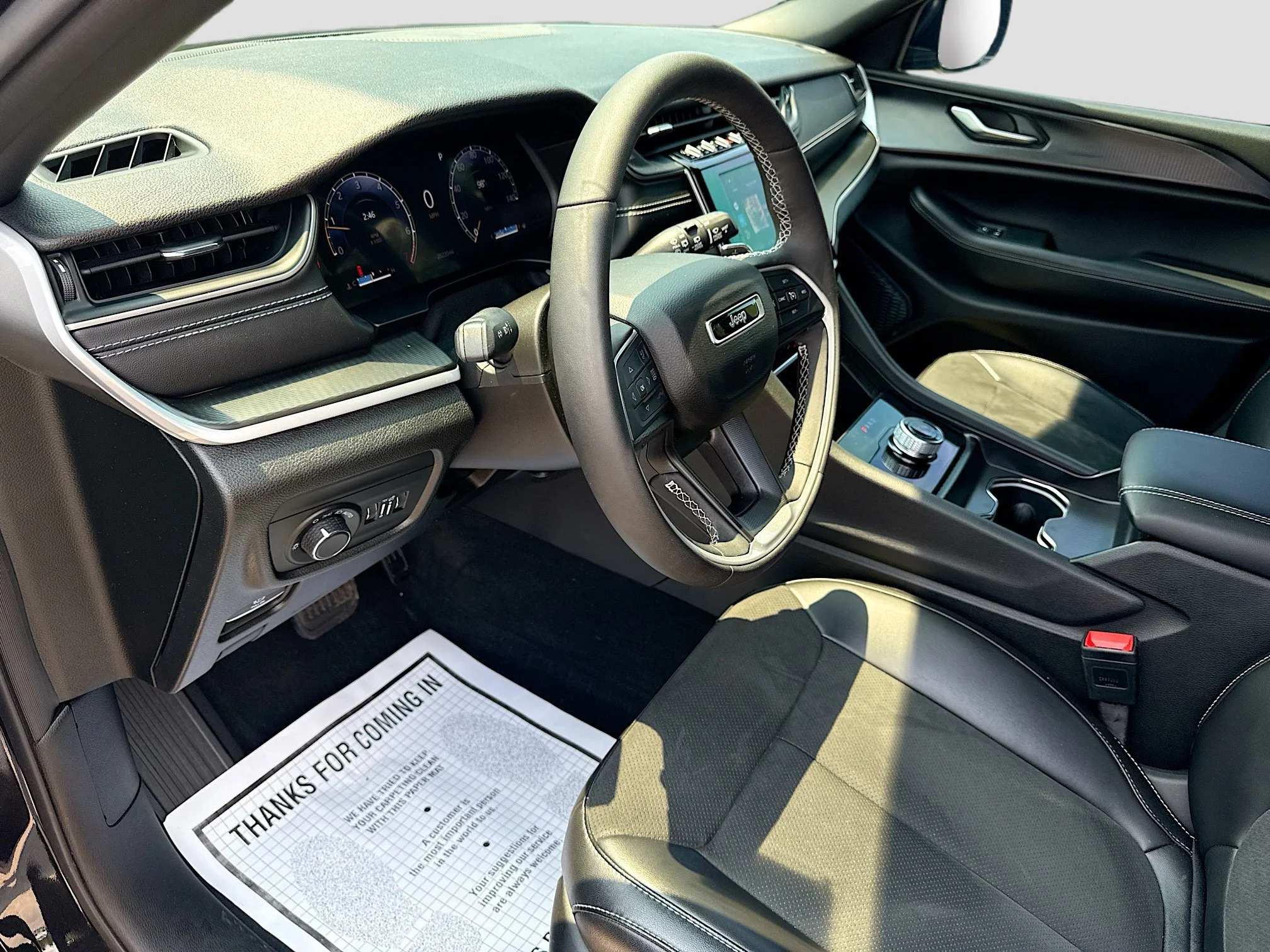 Used 2024 Diamond Black Crystal Pearlcoat Jeep Altitude X image 25