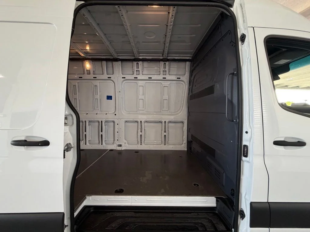 Used 2025 White Mercedes-Benz Cargo 170 WB image 36