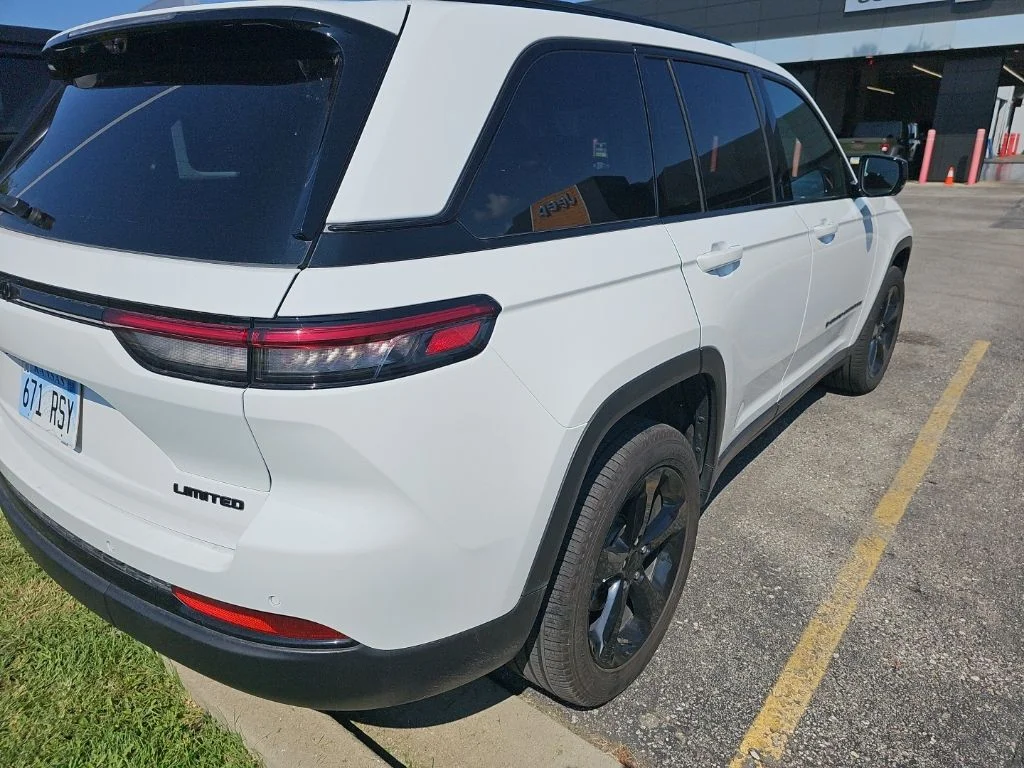 Used 2025 White Jeep Limited image 3