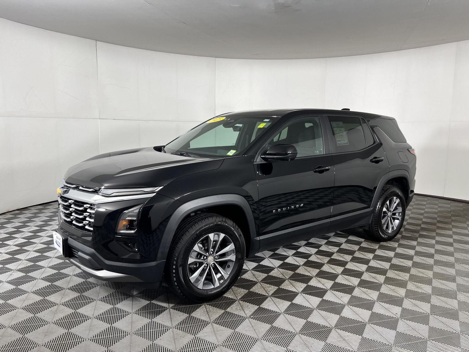 Used 2025 Mosaic Black Metallic Chevrolet AWD LT image 29