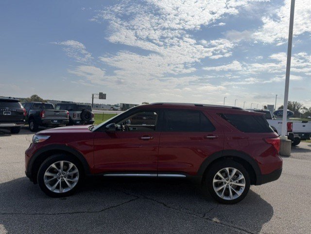 Used 2022 Red Metallic Ford Platinum image 4