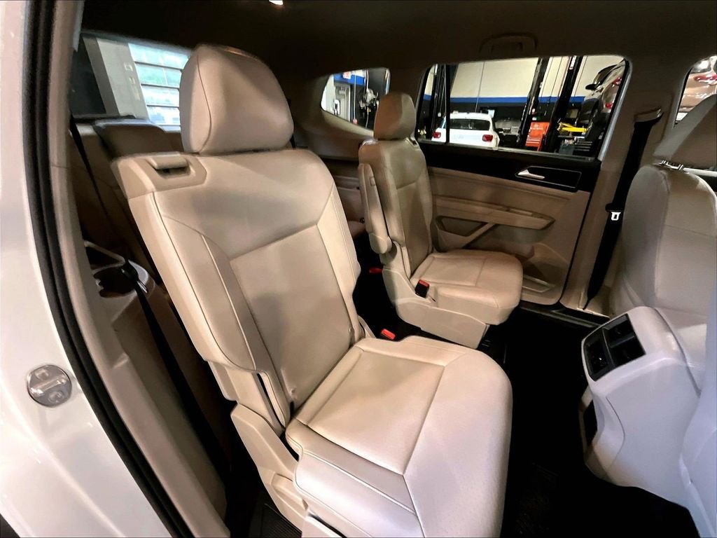Used 2019 White Volkswagen 3.6L V6 SE image 16
