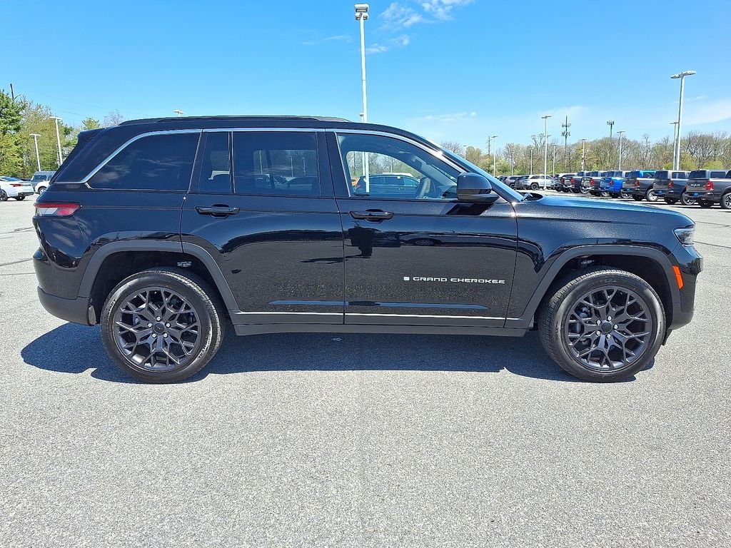 Used 2025 Black Jeep Laredo image 8