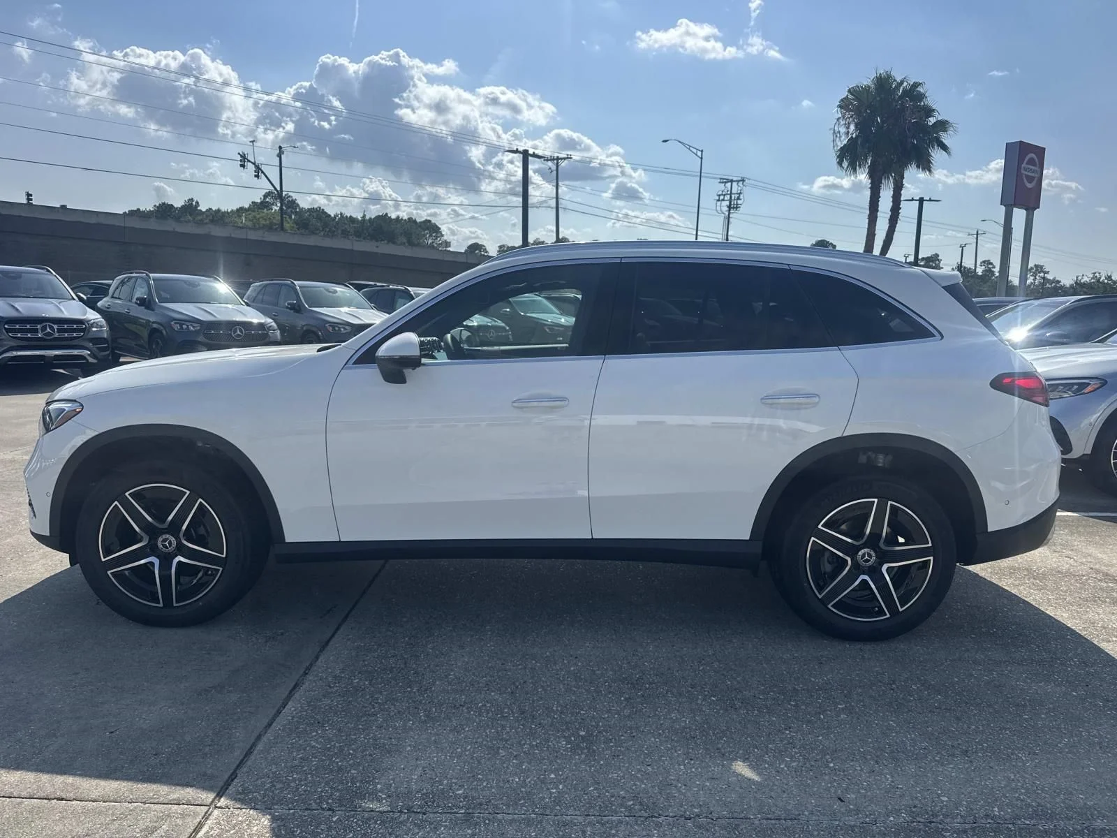 New 2026 White Mercedes-Benz GLC 300 image 7