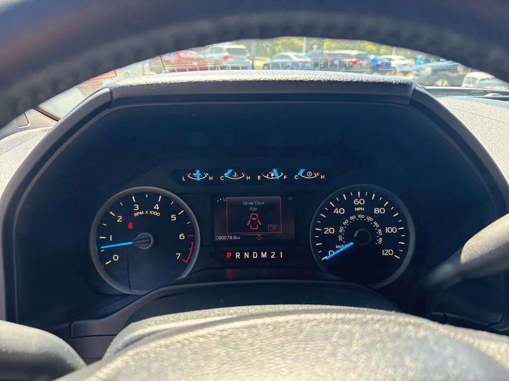 Used 2016 Shadow Black Ford XLT image 25