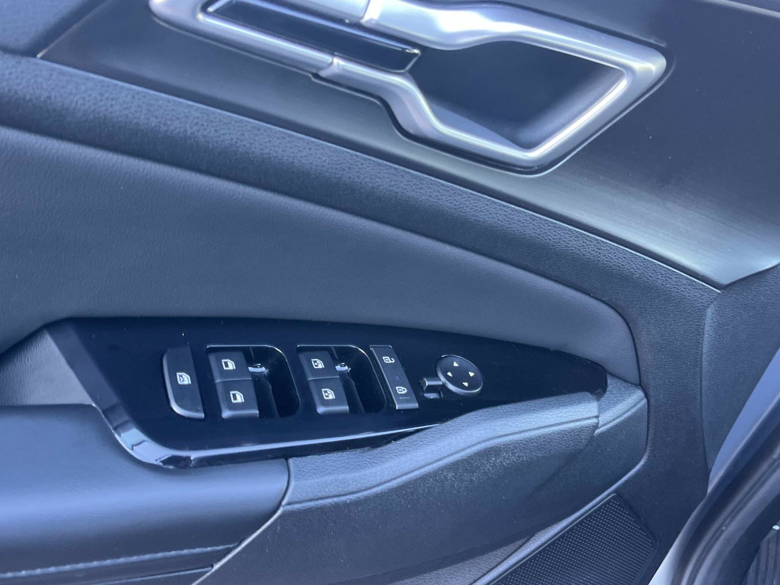 Used 2024 Everlasting Silver Kia EX image 26
